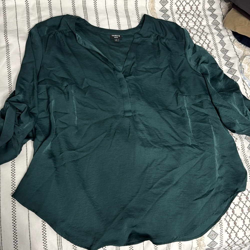 Beautiful emerald torrid Harper blouse sz 2